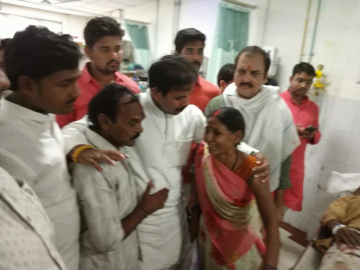 Father argue for save his son infront of minister anil rajbhar