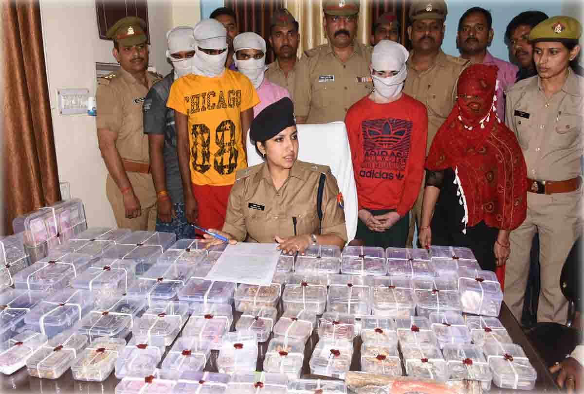 gang of thieves arrested by police with five hundred grams gold and fifteen kg silver jewelery