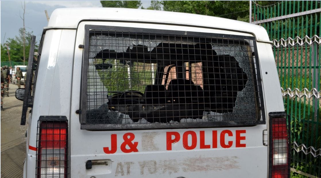 pictures of south kashmir bijbehera militant attack on police party