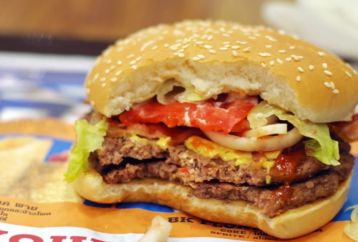 plastic found in burger of burger king, man hospitalised fir against shift manager release on bail