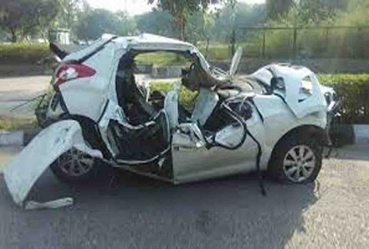 three people died in a car accident in hamirpur