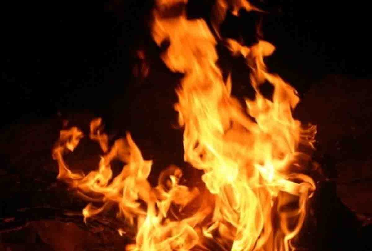 girl set herself on fire in unnao