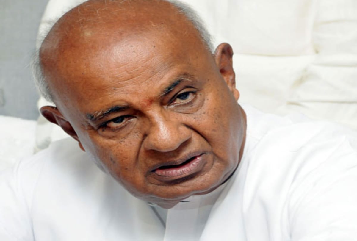 Deve Gowda knows the art of becoming a king from Kingmaker