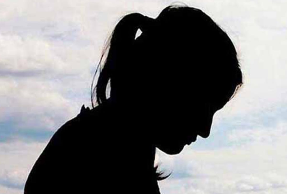 girl molested in front her parents in hapur