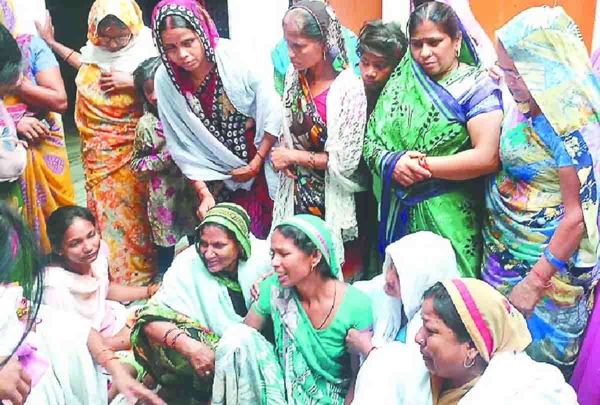 Mother and son found hang in Farrukhabad