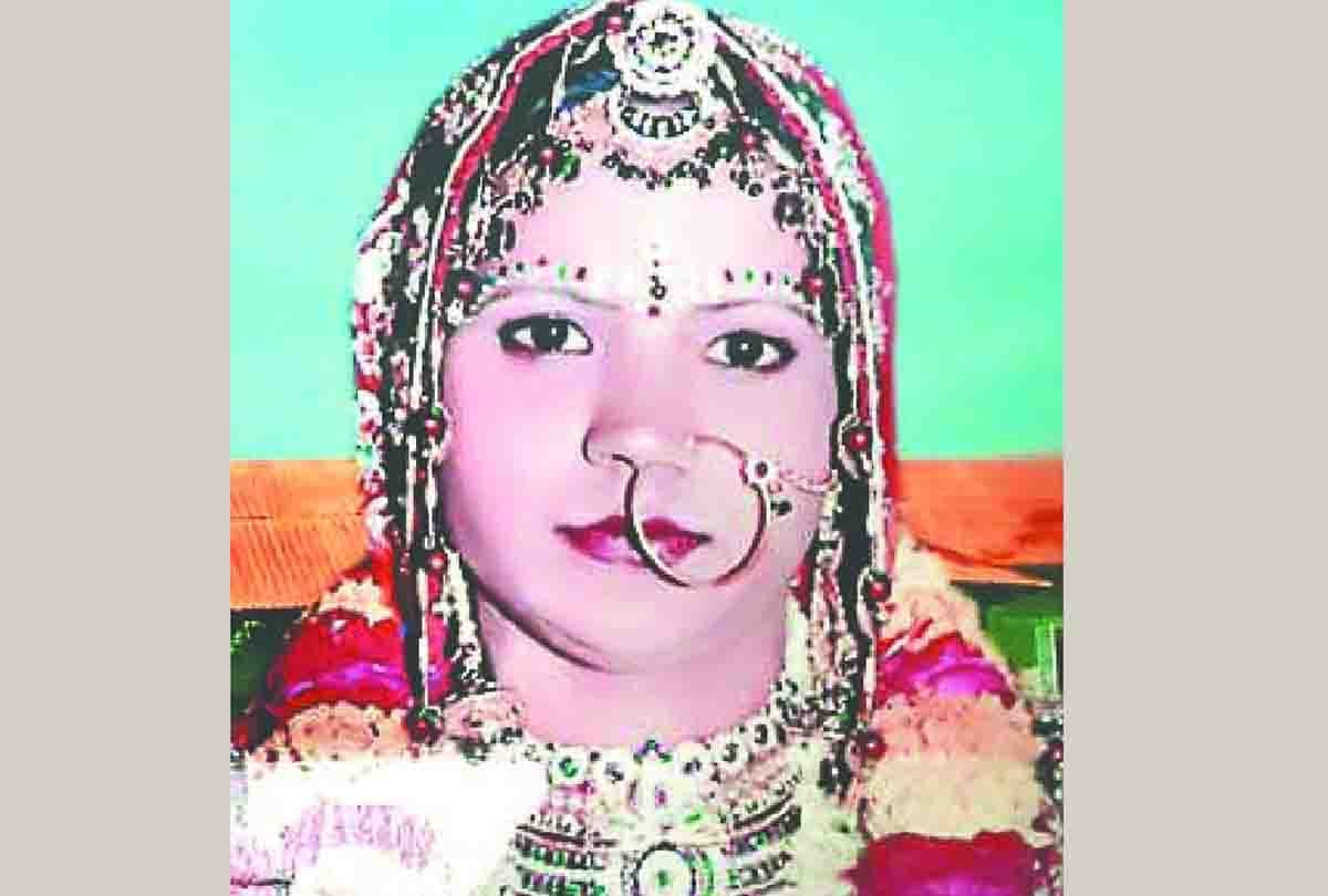 Mother and son found hang in Farrukhabad
