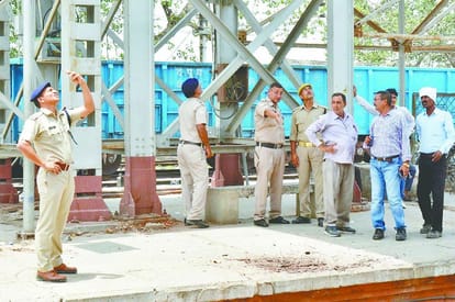 angle broken of over bridge on mathura junction  