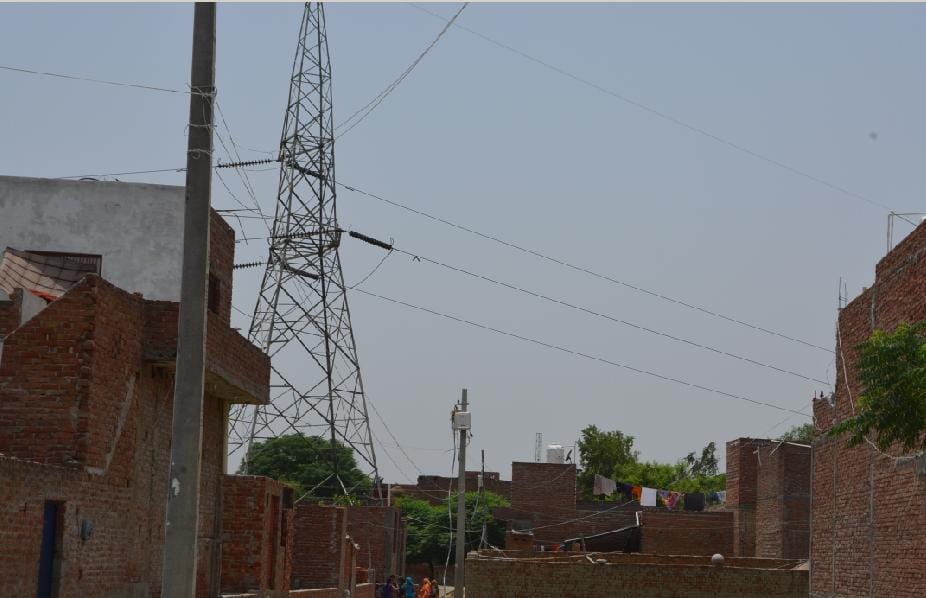 high tension wire fell on houses in firozabad