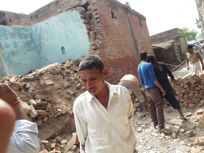 student died and many injured in demolished house debris in etah 