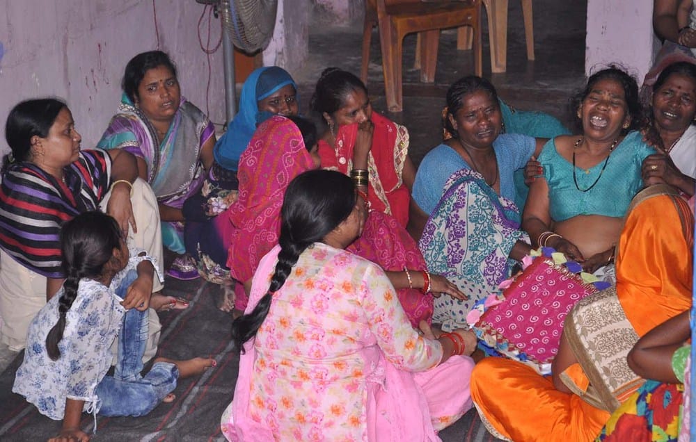 retired kanoongo died in varanasi incident