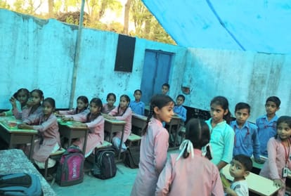 Government Promary School running in tent in kangra himachal pradesh