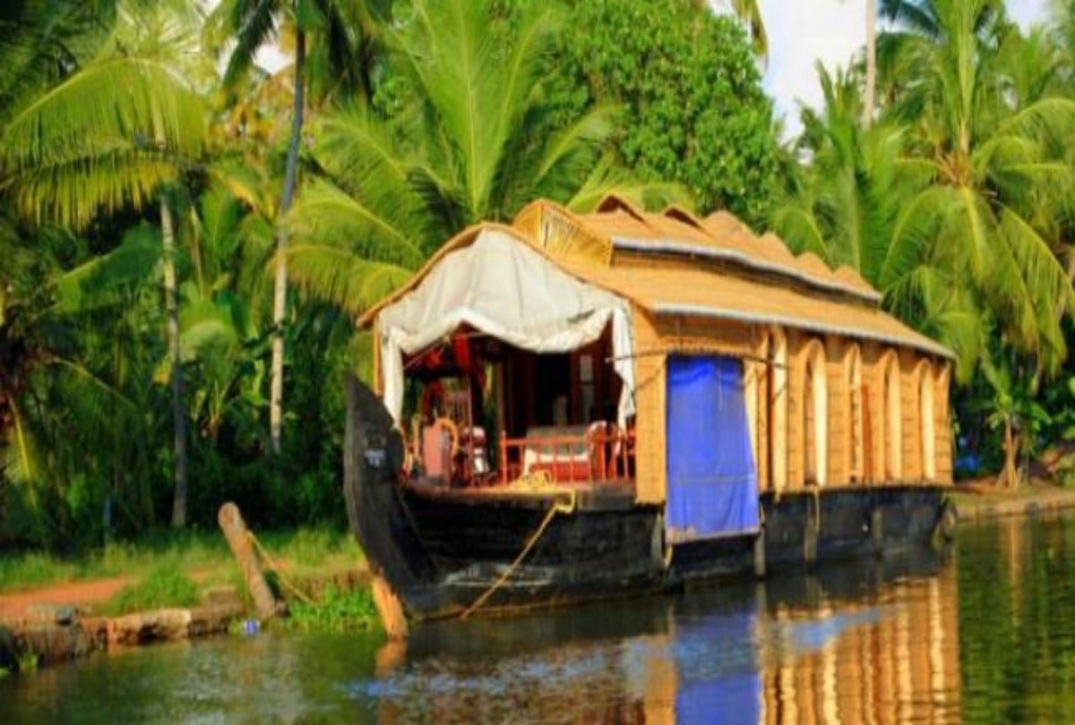 Humorous tweet on Karnataka Assembly elections via Kerala Tourism 