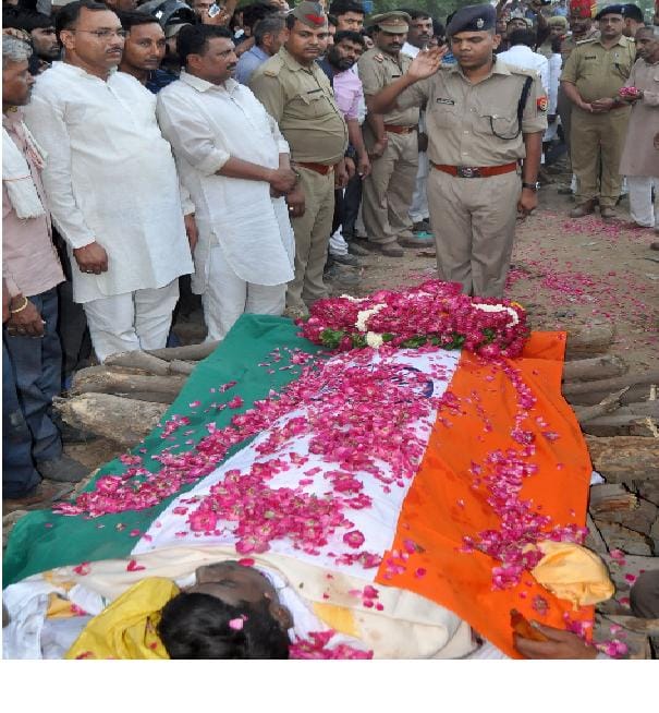 Martyr Devendra Singh Baghel's funeral in lakhanpur agra