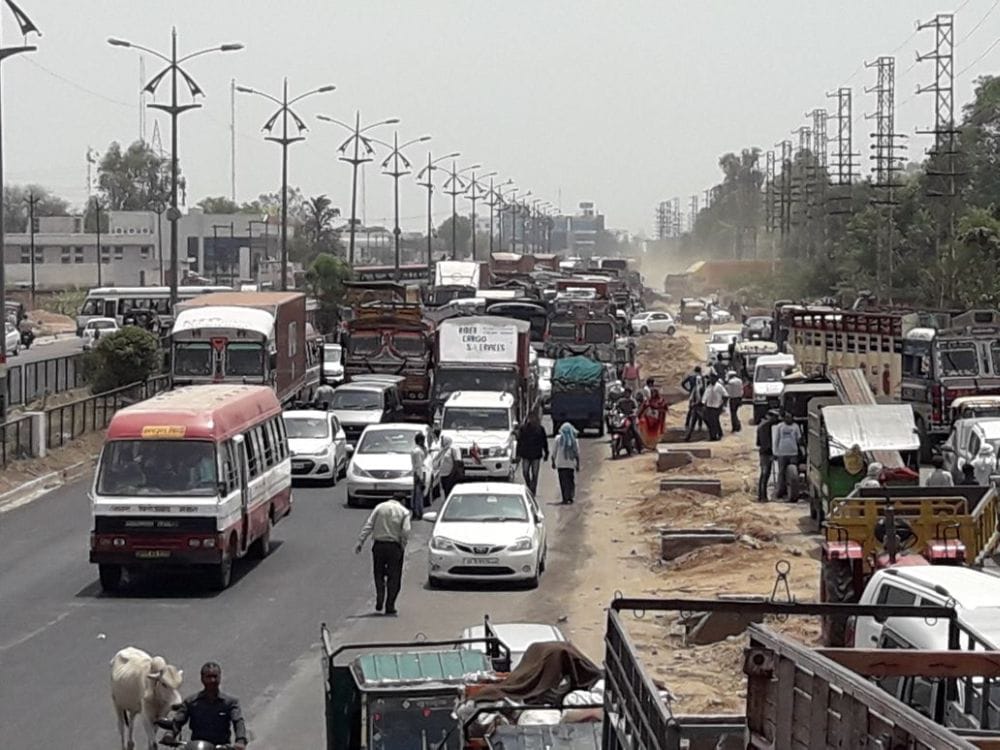 hundreds of vehicles stranded on the National Highway 