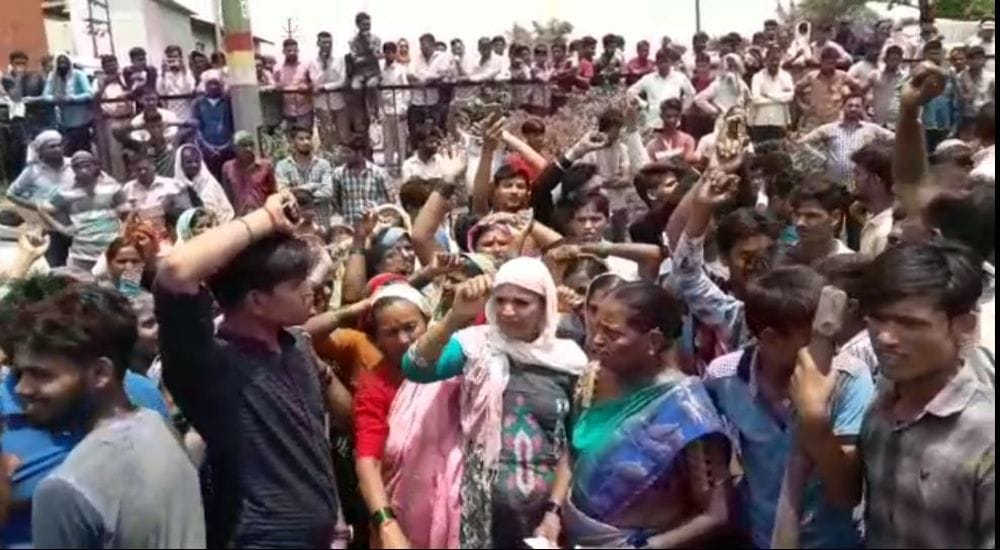 hundreds of vehicles stranded on the National Highway 
