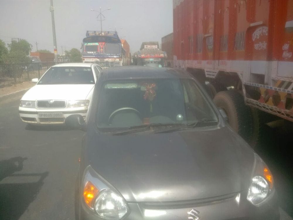 hundreds of vehicles stranded on the National Highway 