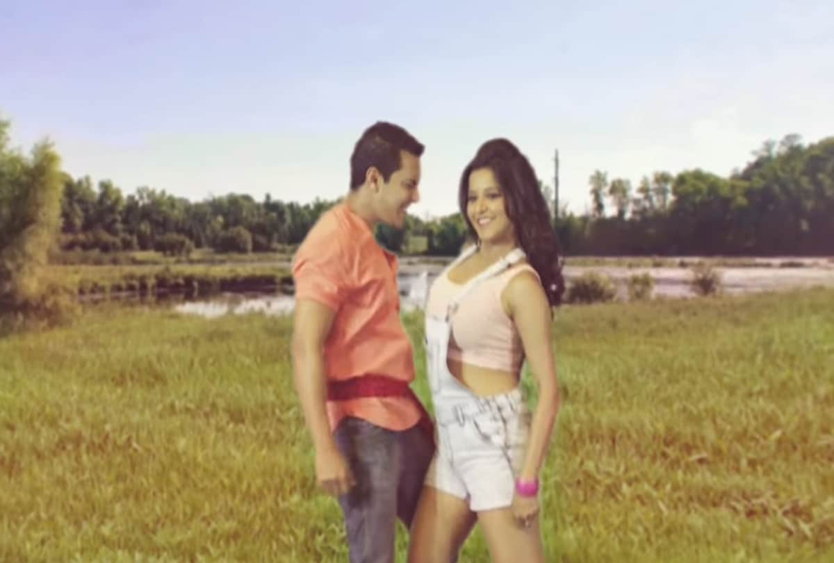 Bhojpuri actress Monalisa romantic kiss with Aditya Narayan goes viral watch video here