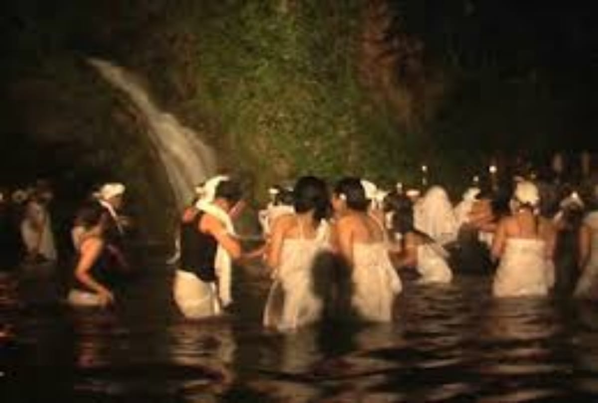 Every year Married women sleep with 7 strangers in Indonesia 
