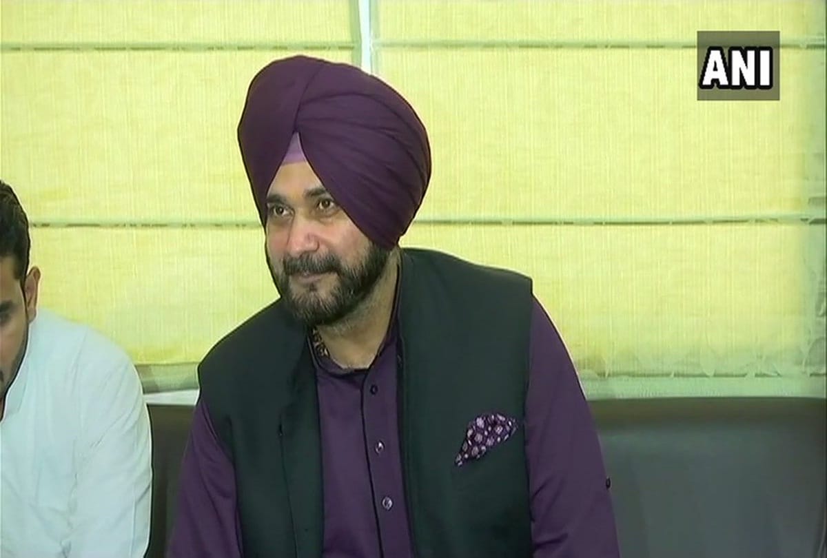 People reacted on twitter on Navjot Sidhu's visit to Pakistan