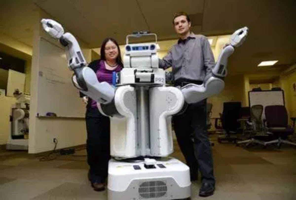 Now the Robot Will Help You to Dress Up