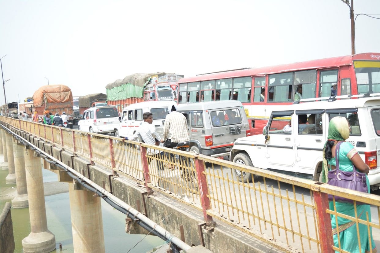 Kumbh 2019:  traffic restricted on Shastri bridge Due to crowed of devotees on Mauni amavasya