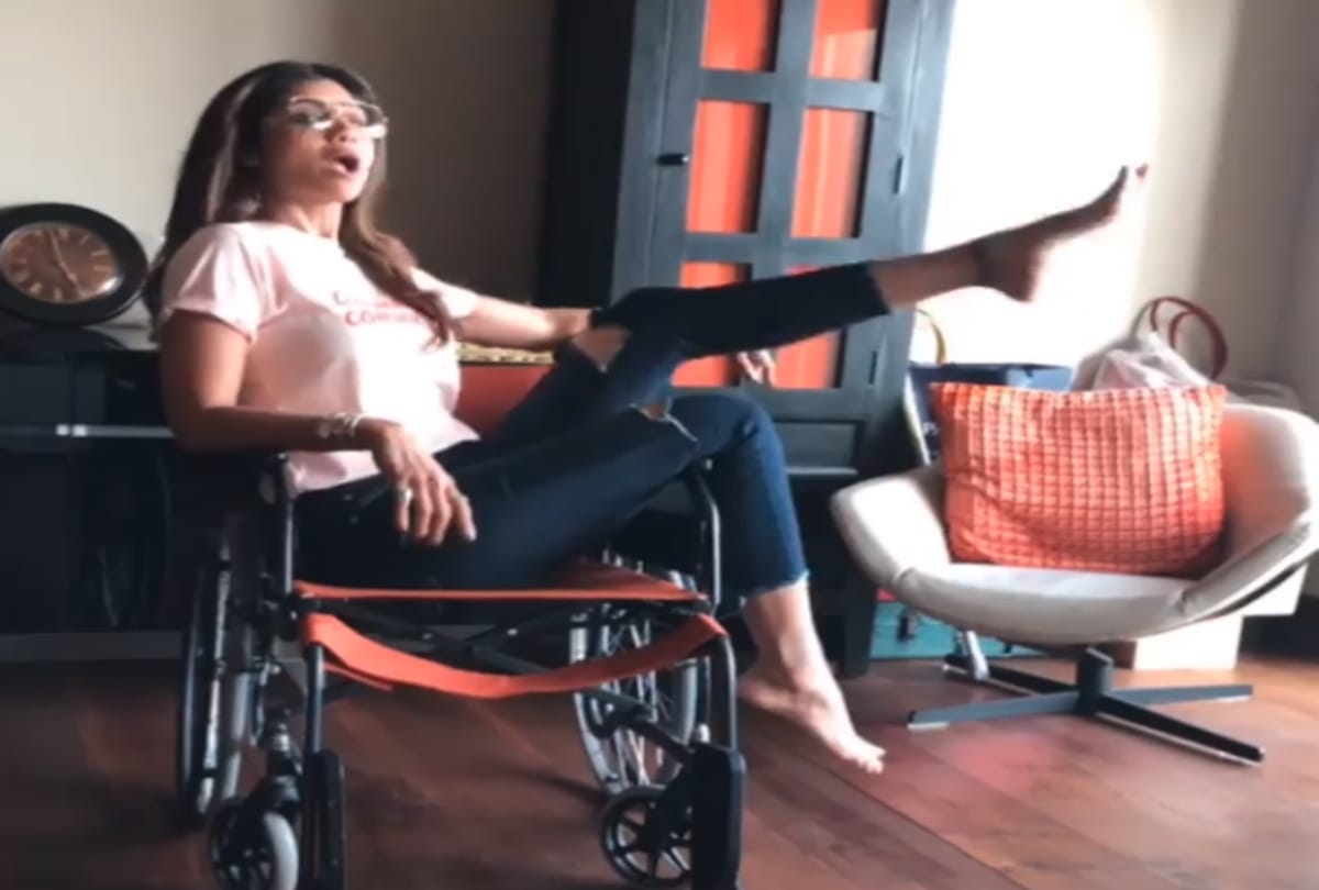 Wheel Chair Diaries Of Bollywood Celebrities Who Visited Farah Khan Suffering Fractured Leg