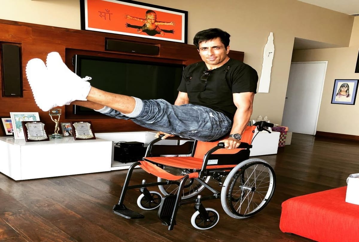 Wheel Chair Diaries Of Bollywood Celebrities Who Visited Farah Khan Suffering Fractured Leg