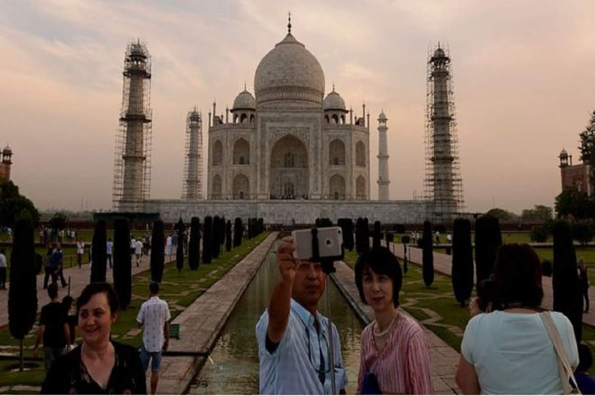 Changing Colours Of Taj Mahal know why Taj is Turning Green