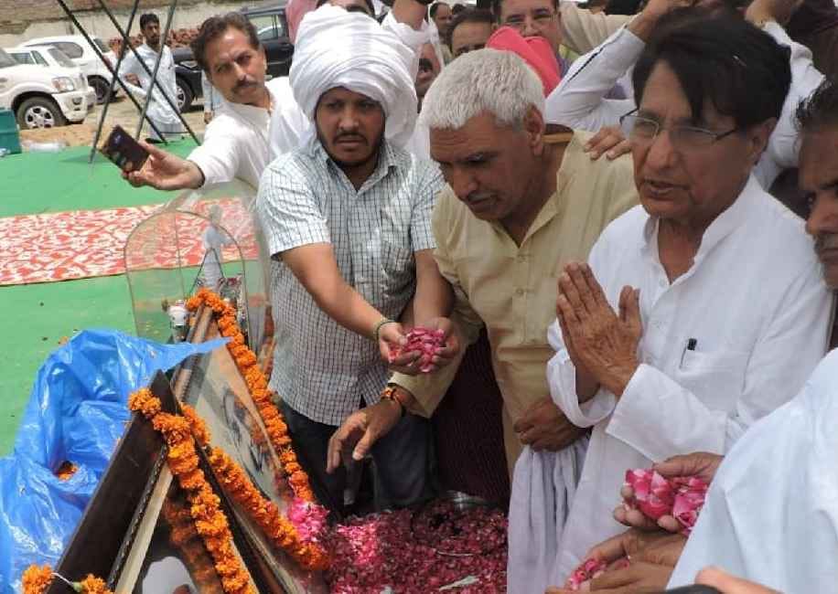 Devoted to farmer messiah