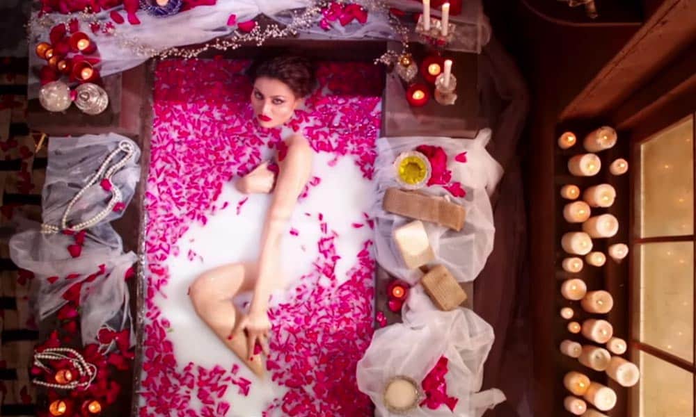 urvashi rautela bathtub photo, dehradun news