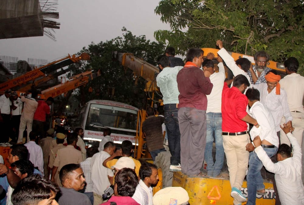 Truck collided with stand truck, cleaner death