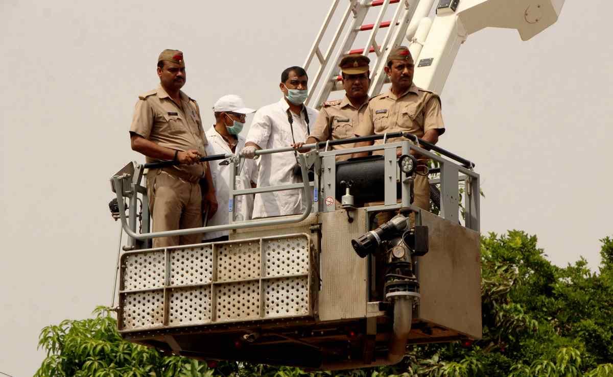 varanasi flyover collapse politics going fast congress protest for case 