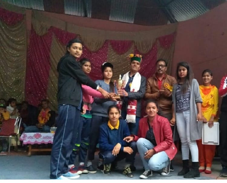 बैडमिंटन में गगन, अंजलि रहे प्रथम