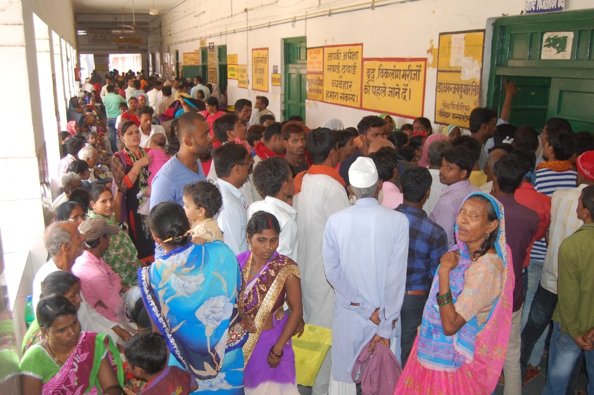 डॉक्टर के इंतजार में बढ़ रहा मर्ज