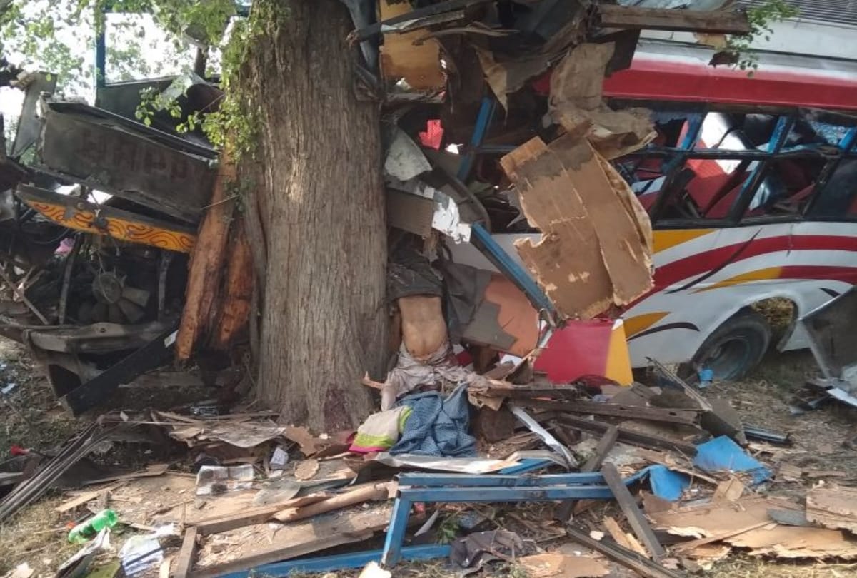 bus collided with tree in sitapur, one dead, many injured