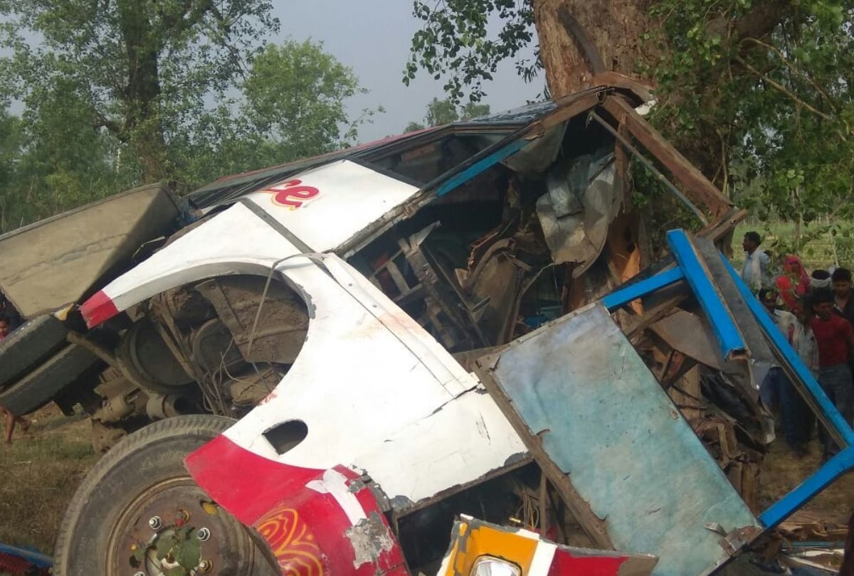 bus collided with tree in sitapur, one dead, many injured