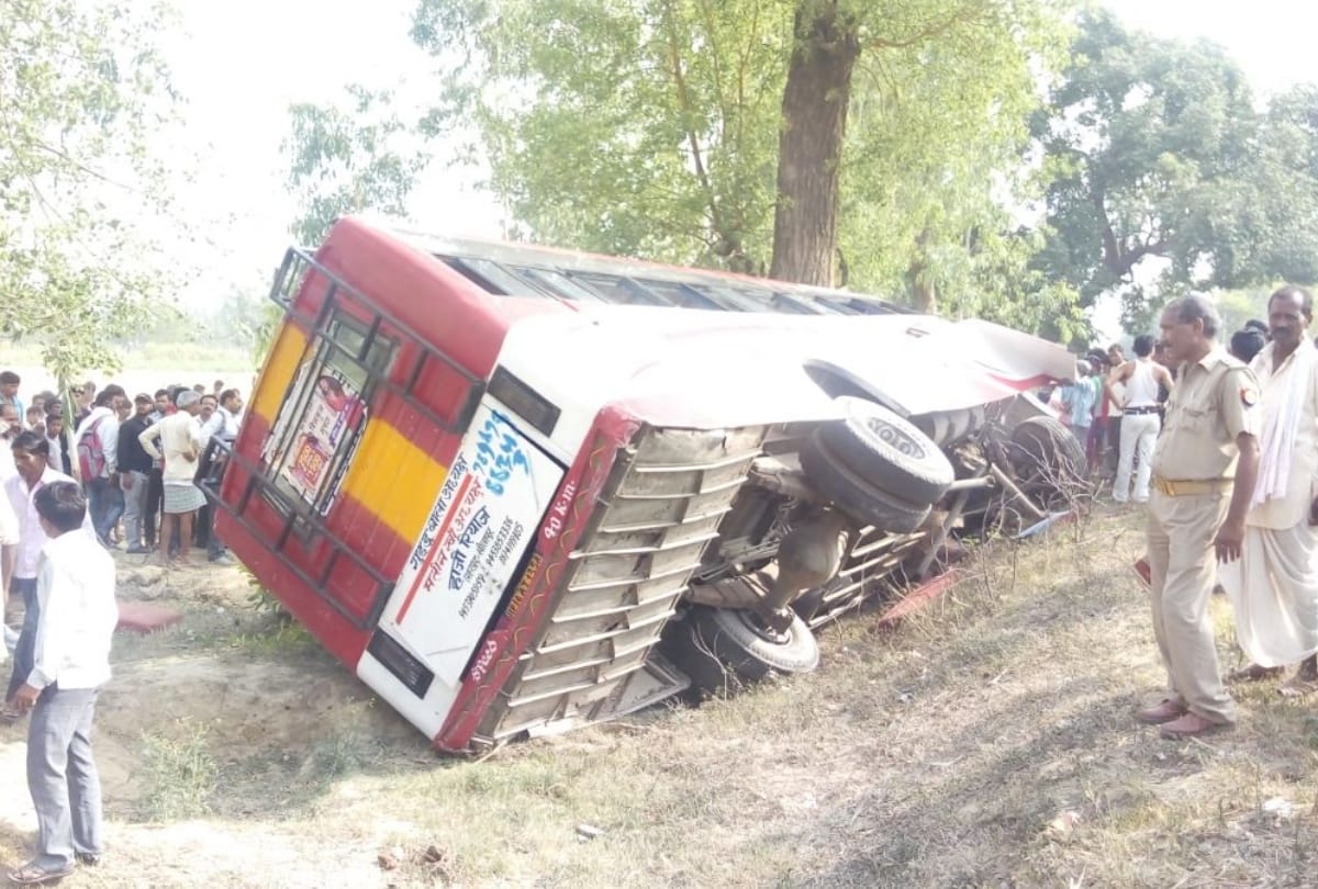 bus collided with tree in sitapur, one dead, many injured