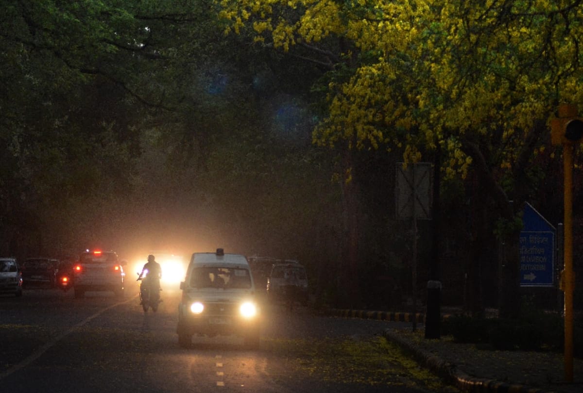 cyclone winds and Storm Fear in northern states including delhi NCR