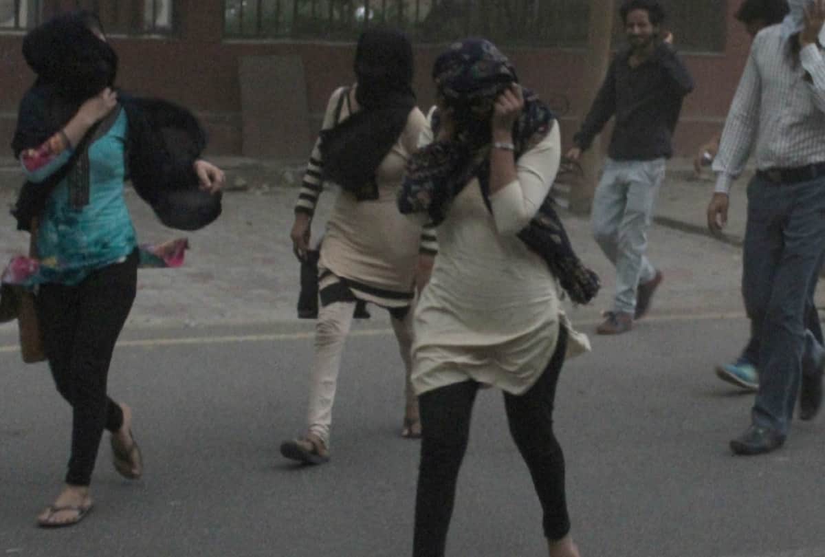 Delhi weather change Thunderstorm and Dust storm hits Delhi NCR