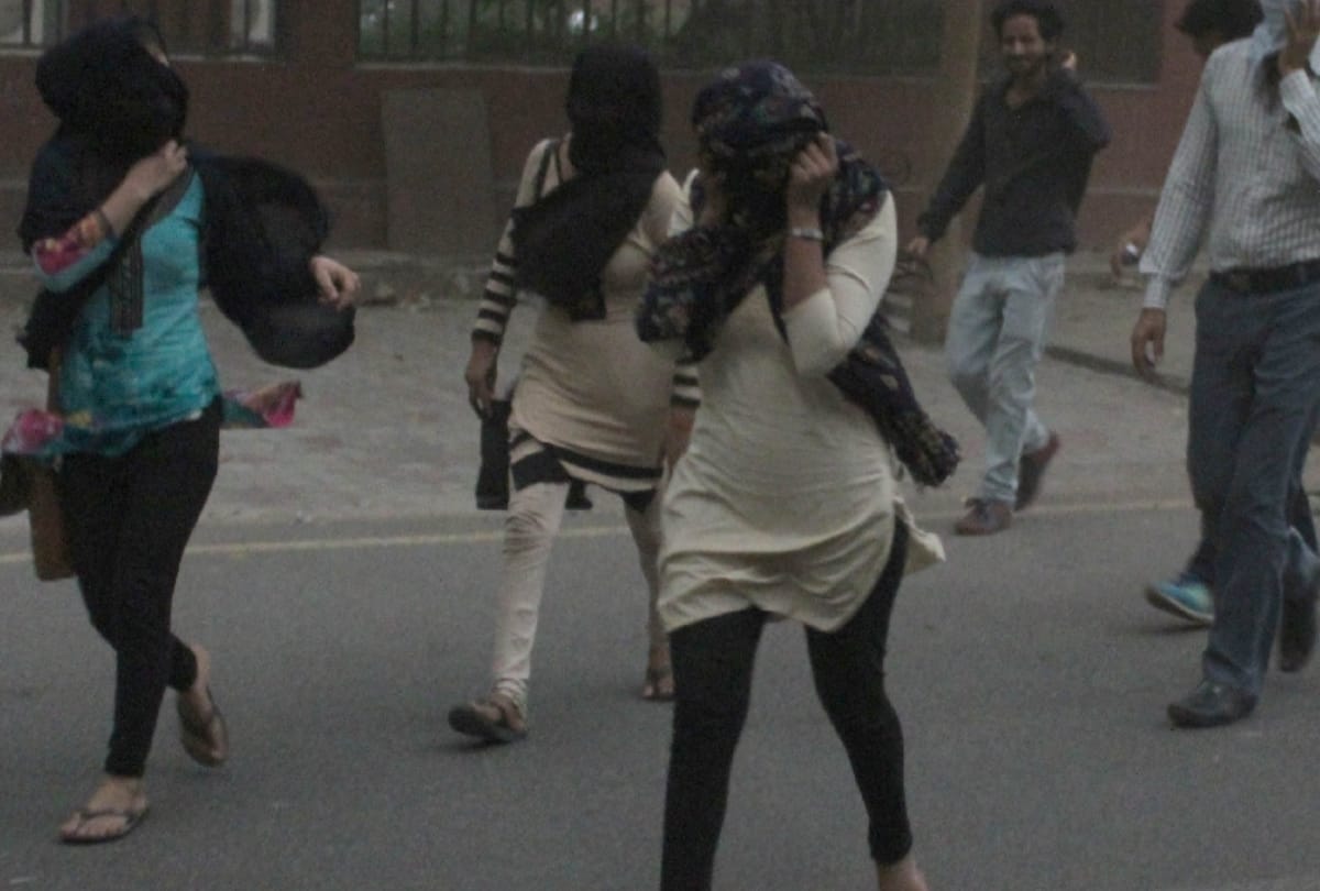 Delhi weather change Thunderstorm and Dust storm hits Delhi NCR
