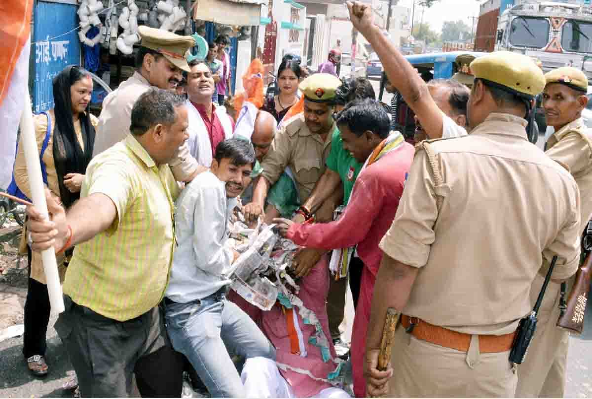 Congressman going to blow the effigy of BJP national president