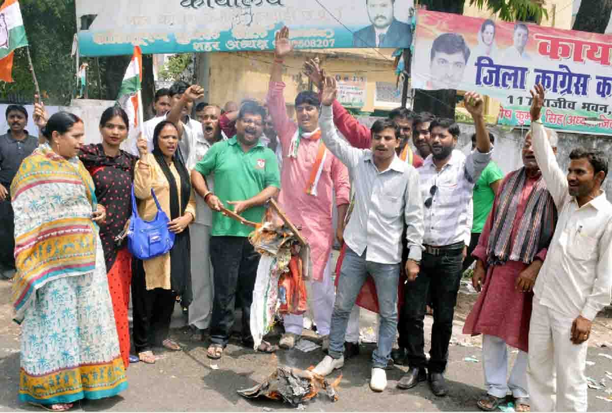 Congressman going to blow the effigy of BJP national president