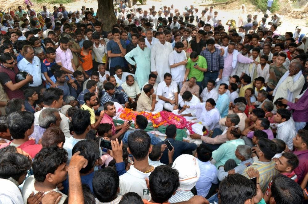 the administration was not giving the land to the funeral of the martyr