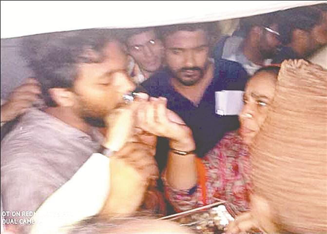 End of fast AMU students 