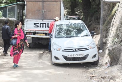 HRTC Inspector beaten-up by electric taxi driver
