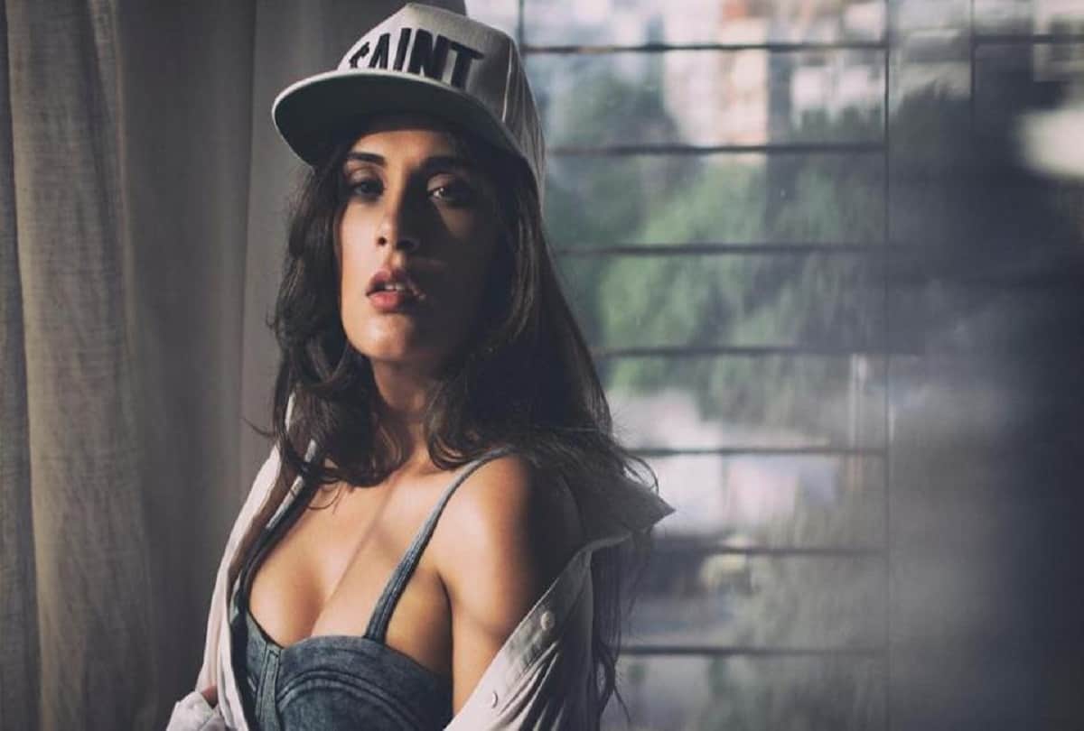 richa chadha troll on her aadhar card