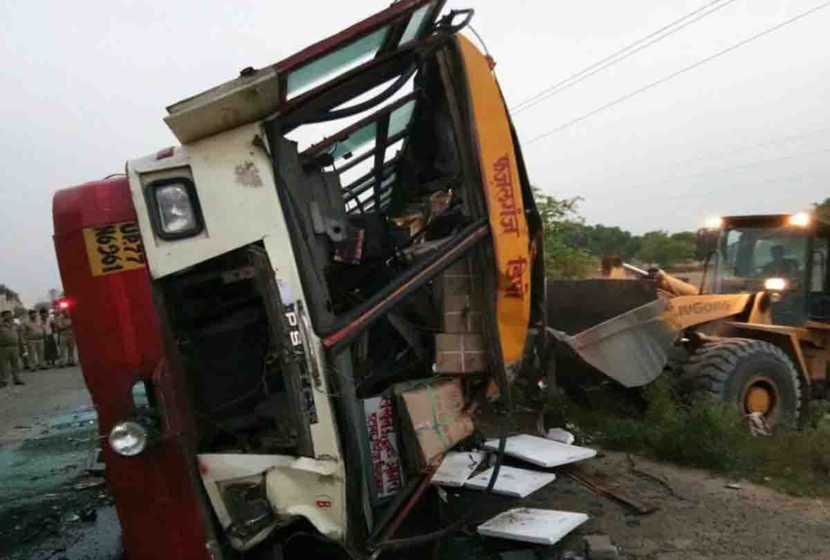 road accident on kanpur-agra highway in etawah