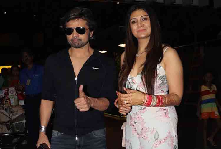 himesh reshammiya and sonia kapoor honeymoon special photo in dubai goes viral in internet