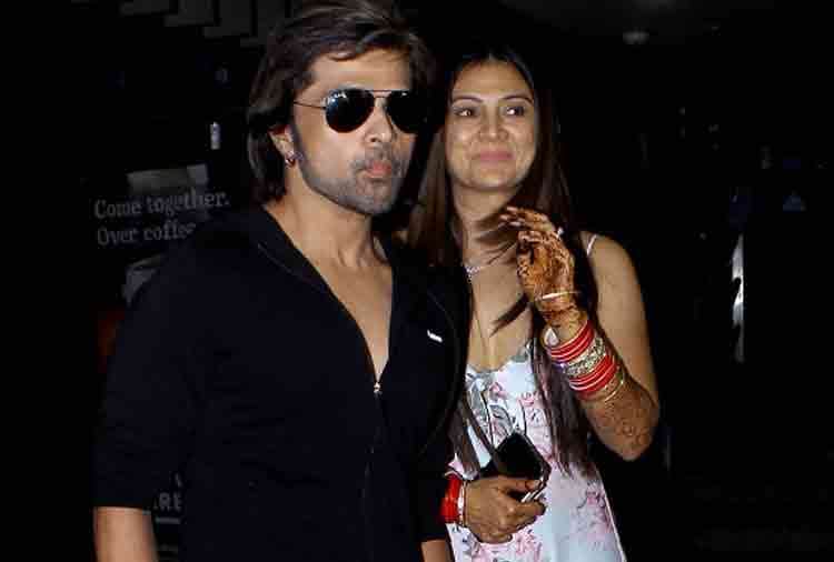 himesh reshammiya spotted with wife sonia kapoor at mumbai airport
