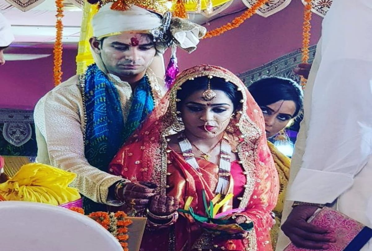 Lalu Prasad Son Tej Pratap And Aishwarya Rai Setting Relationship Goals With Picture On Bicycle 